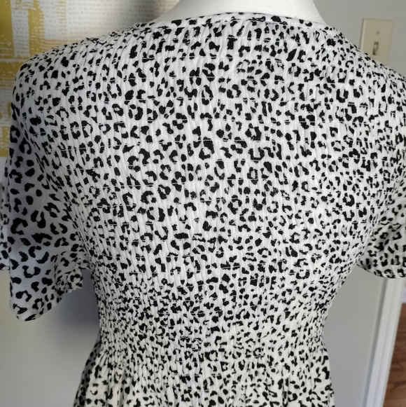 Urban Romantics Leopard Print Women's Flowy Top - Picture 3 of 7